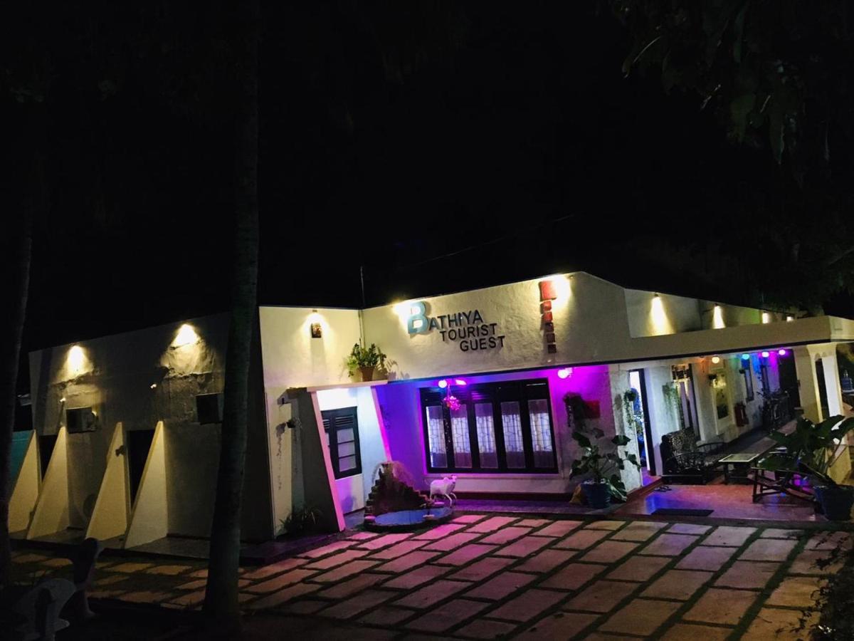 فندق Bathiya Tourist Guest أنرادابورام المظهر الخارجي الصورة