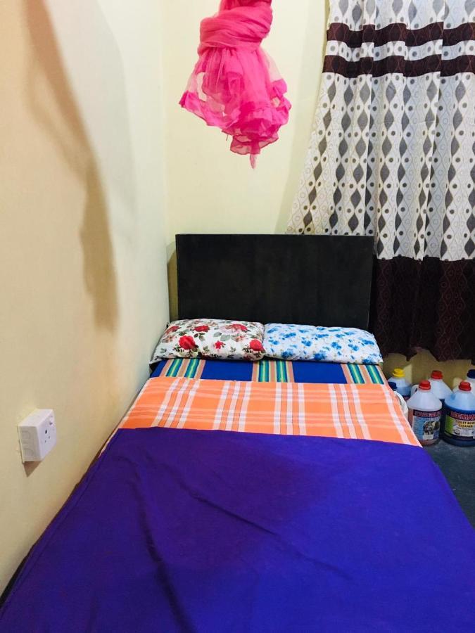 فندق Bathiya Tourist Guest أنرادابورام المظهر الخارجي الصورة
