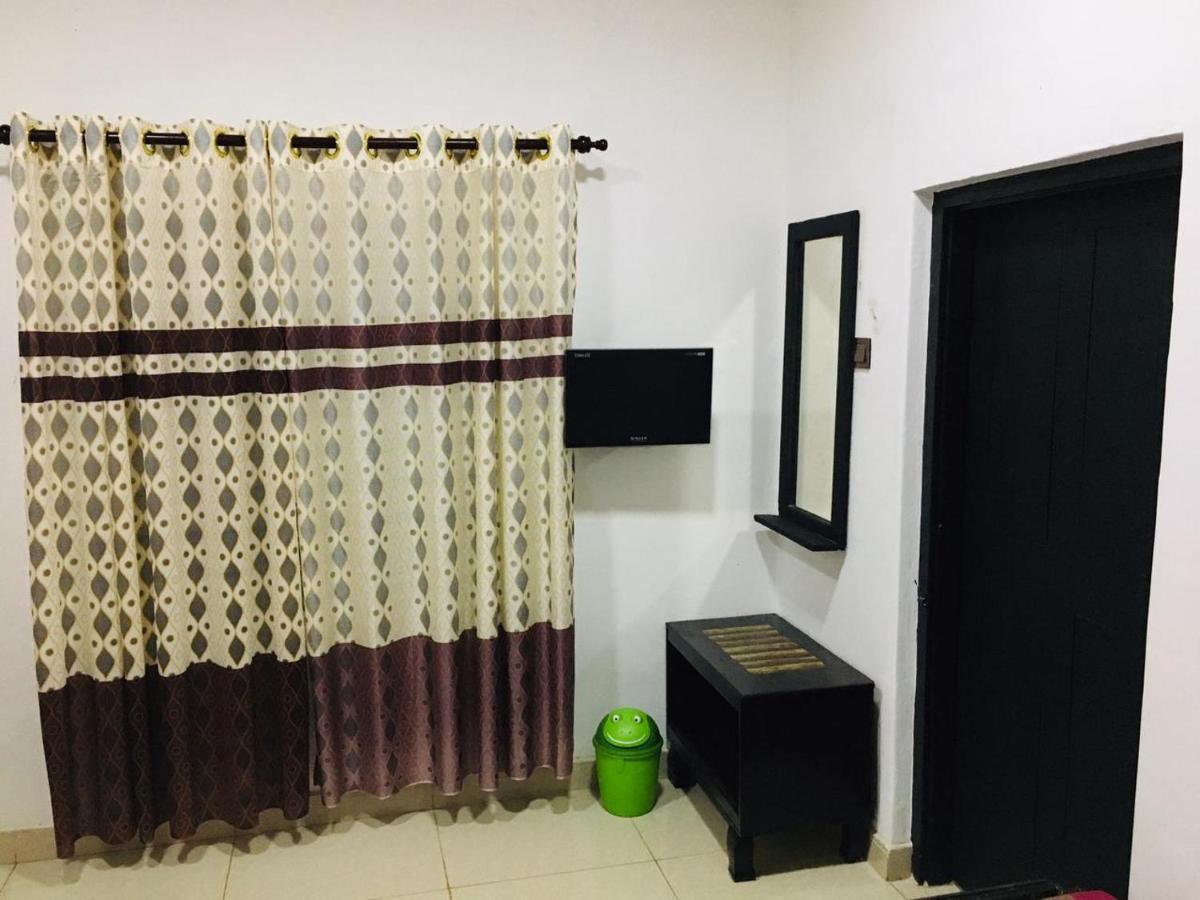 فندق Bathiya Tourist Guest أنرادابورام المظهر الخارجي الصورة