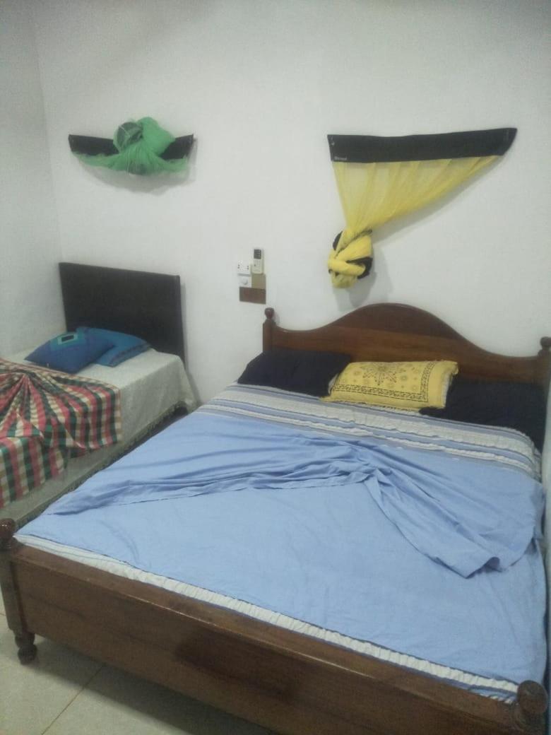 فندق Bathiya Tourist Guest أنرادابورام المظهر الخارجي الصورة
