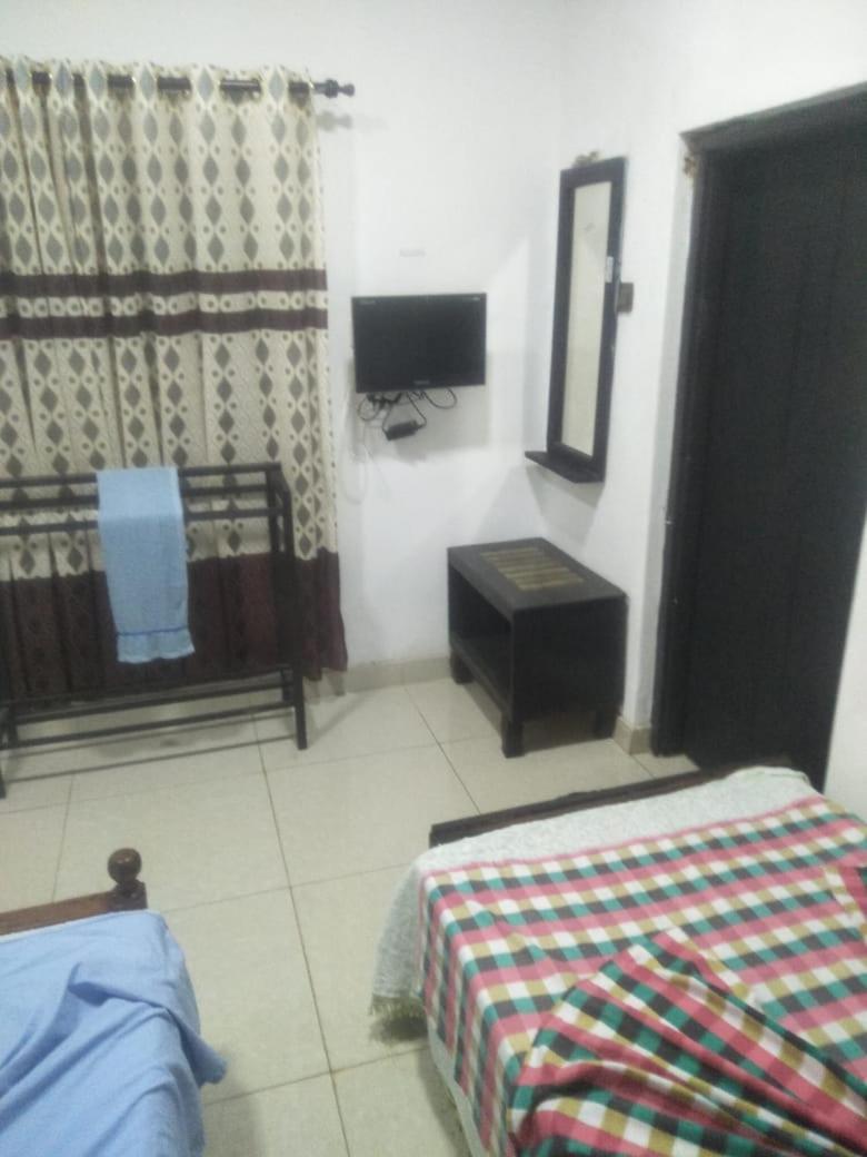 فندق Bathiya Tourist Guest أنرادابورام المظهر الخارجي الصورة