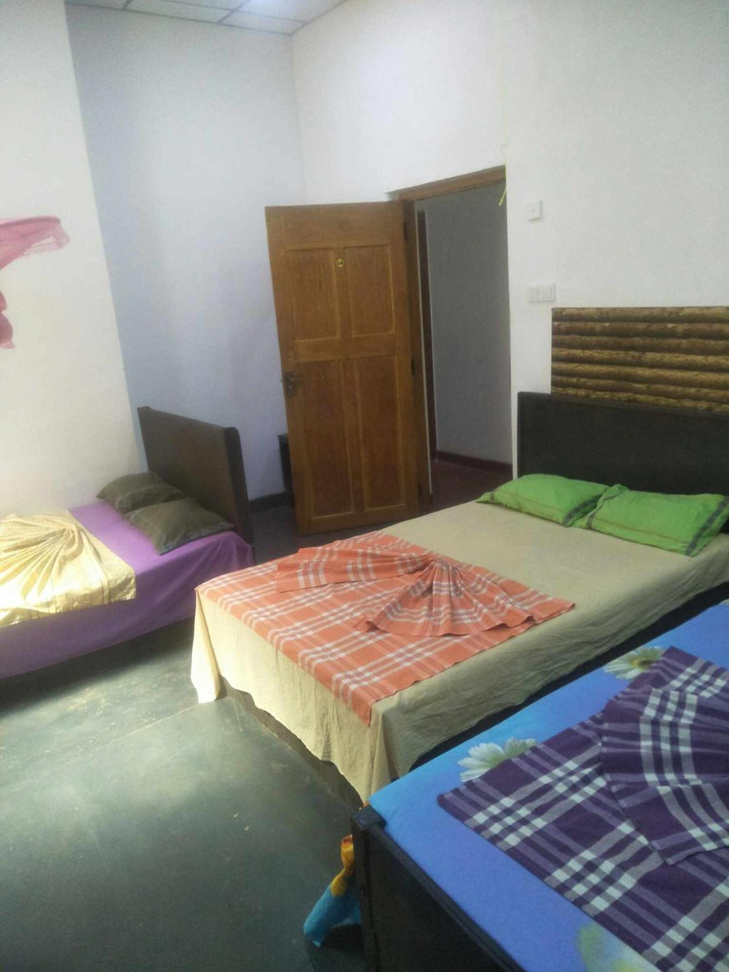 فندق Bathiya Tourist Guest أنرادابورام المظهر الخارجي الصورة